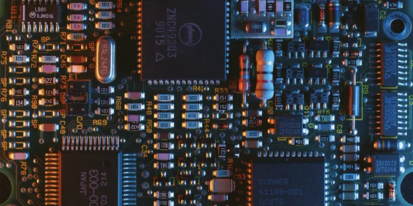 Innovación tecnológica Placa de circuito electrónico que representa la innovación tecnológica y digital